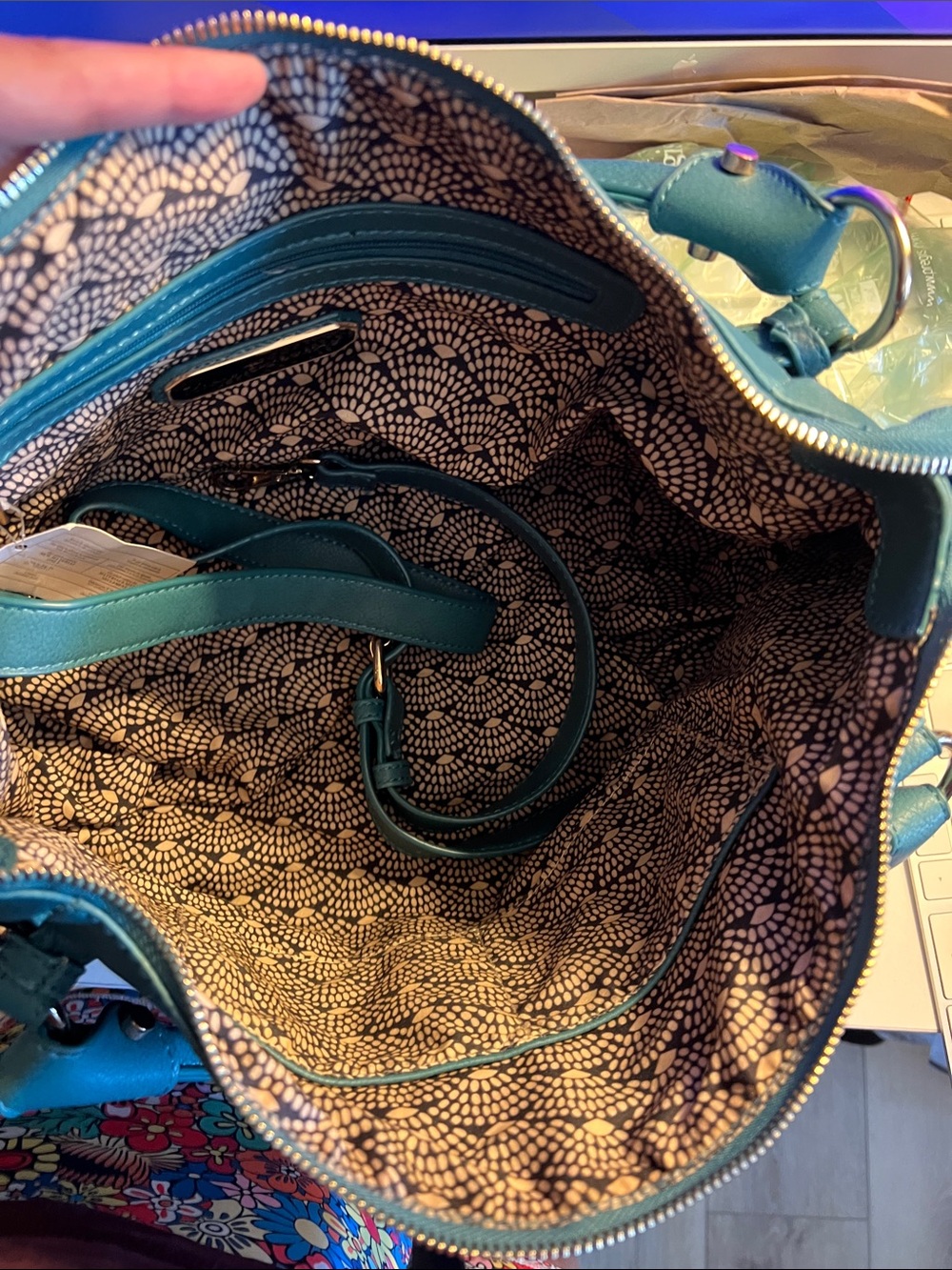 NWT. Urban Expressions, Teal Shoulder Bag &/or crossbody, Luxury Vegan Leather - Picture 10 of 13
